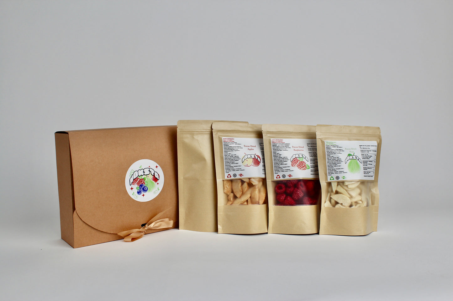 Rinkinys: Kriaušės, obuoliai, šilauogės ir avietės